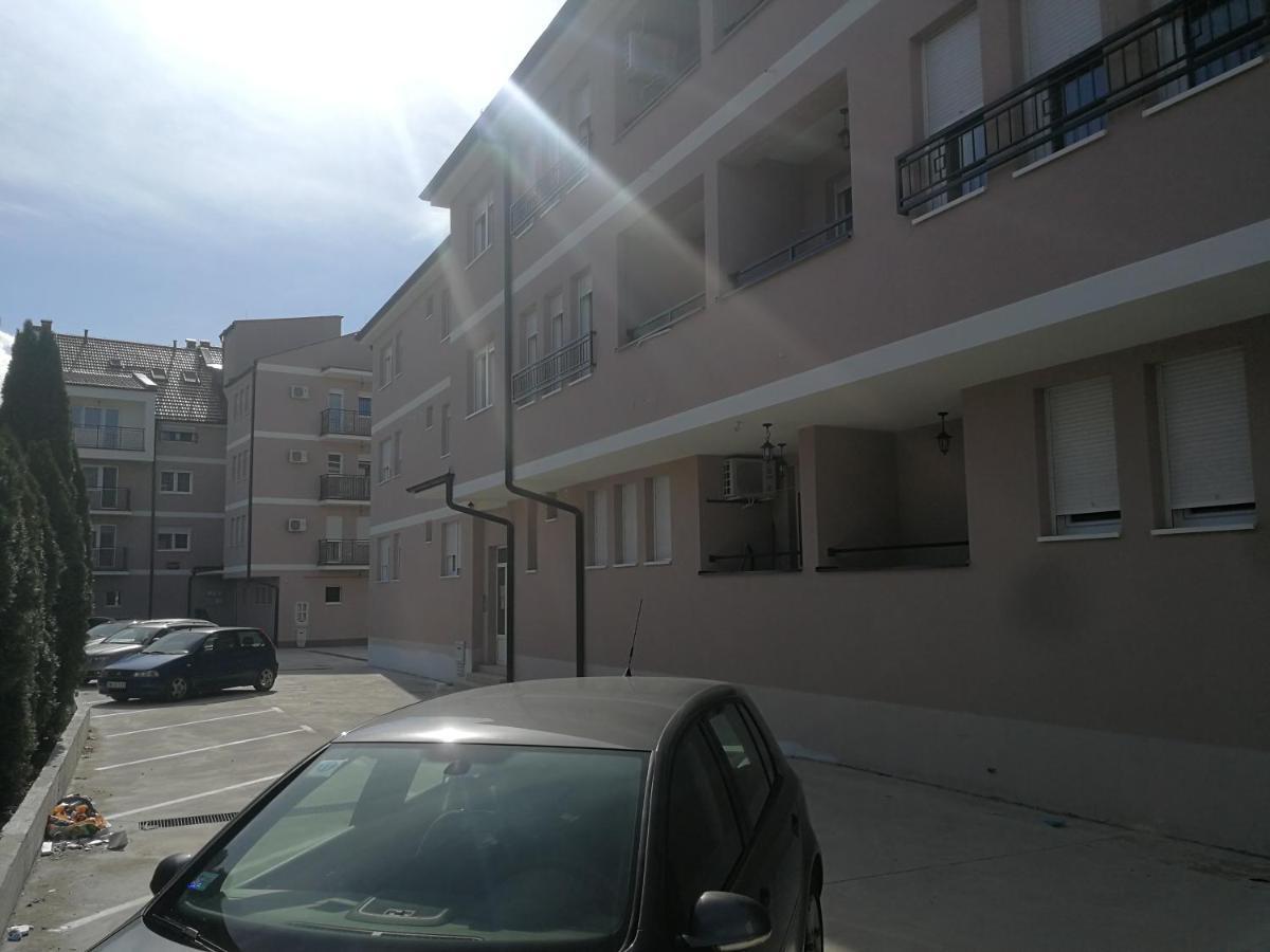 Danica Apartamento Sremska Mitrovica Exterior foto